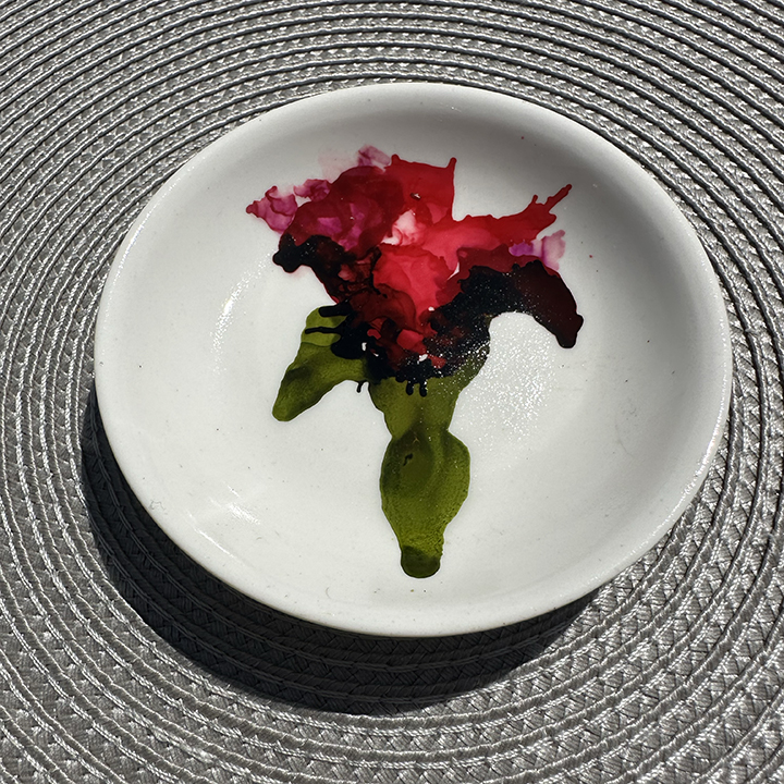 Round Ring Dish Red Iris